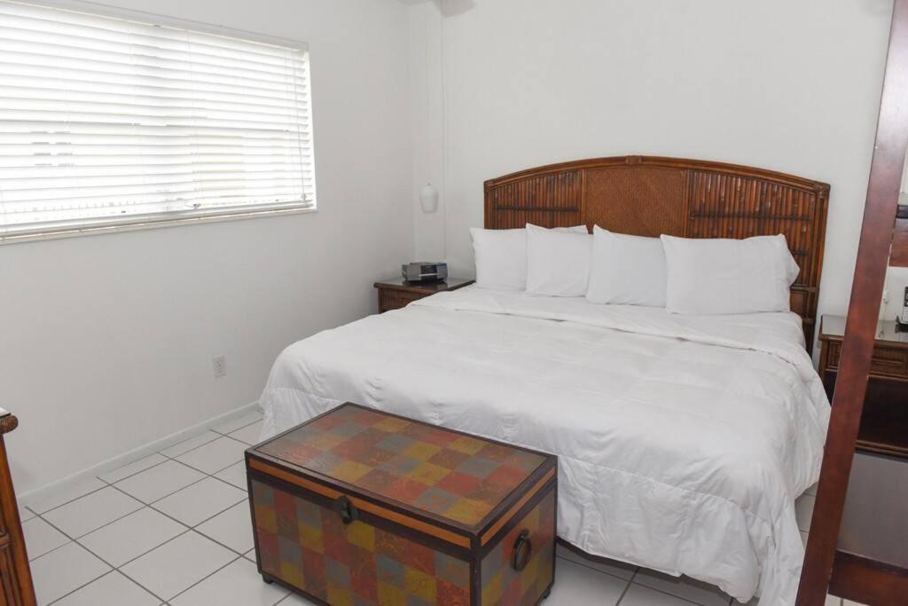 Aloha Apartments On The Intracoastal-Walk To The Beach *
