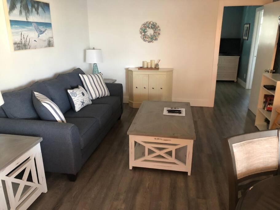 Aloha Apartments On The Intracoastal-Walk To The Beach *