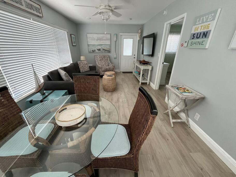 Aloha Apartments On The Intracoastal-Walk To The Beach Aparthotel