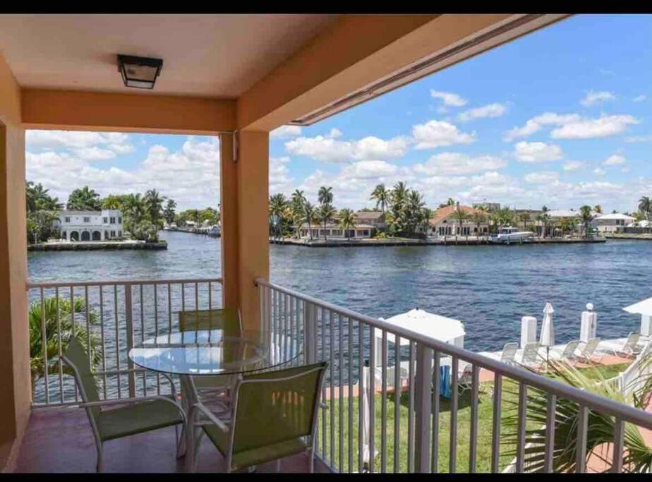 Aloha On The Intracoastal-walk To The * Pompano Beach