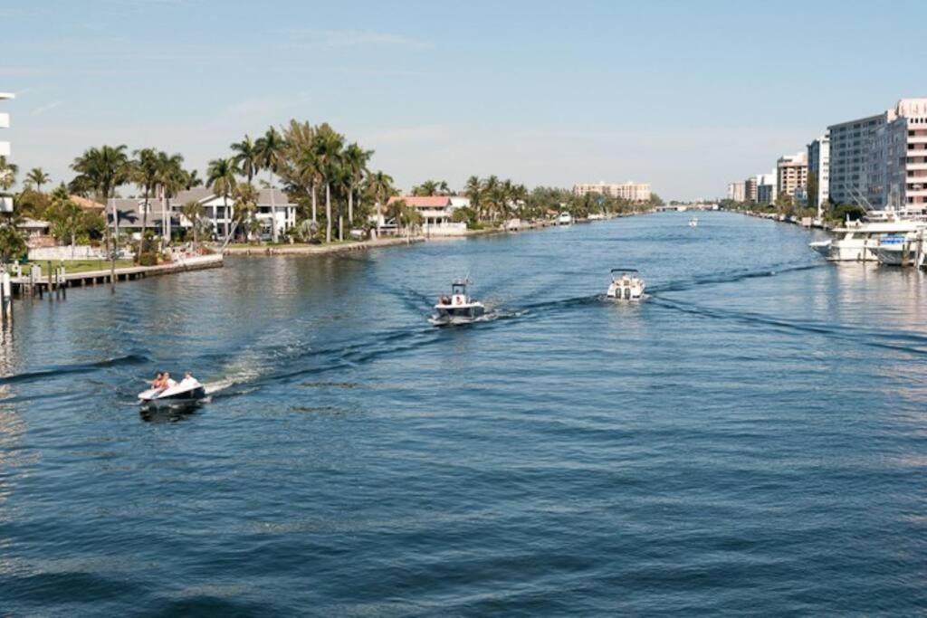 Aloha On The Intracoastal-walk To The * Pompano Beach
